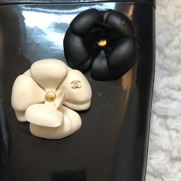 FLASH SALE 🥳🥳🥳CHANEL  boots - Picture 4 of 8